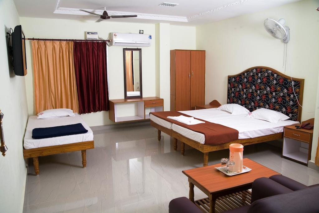 Vihas Inn Tirupati Esterno foto
