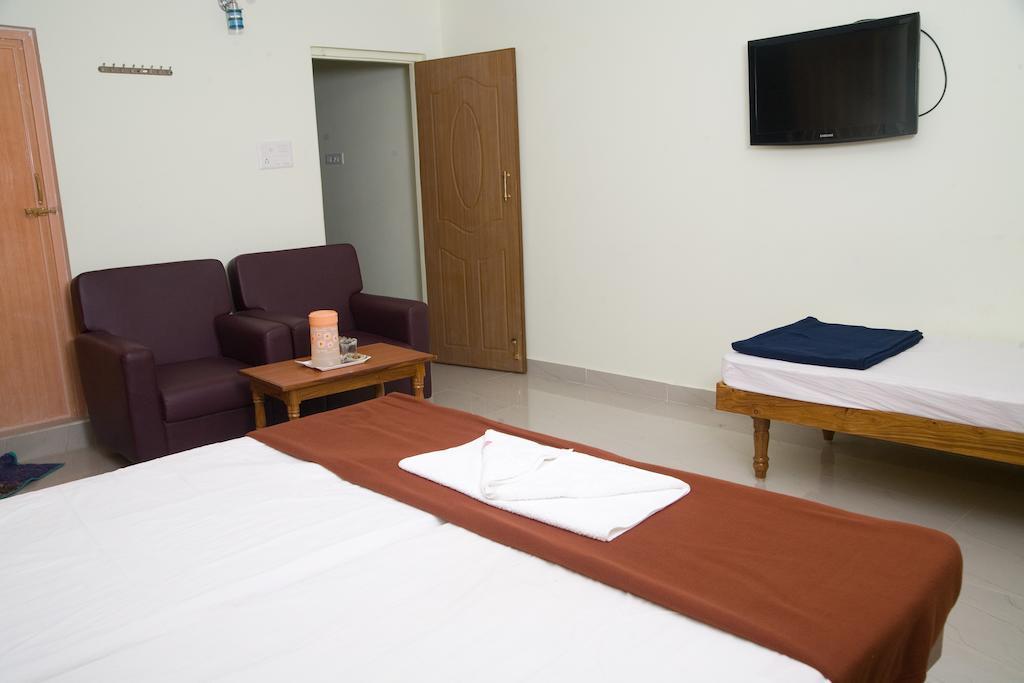 Vihas Inn Tirupati Esterno foto